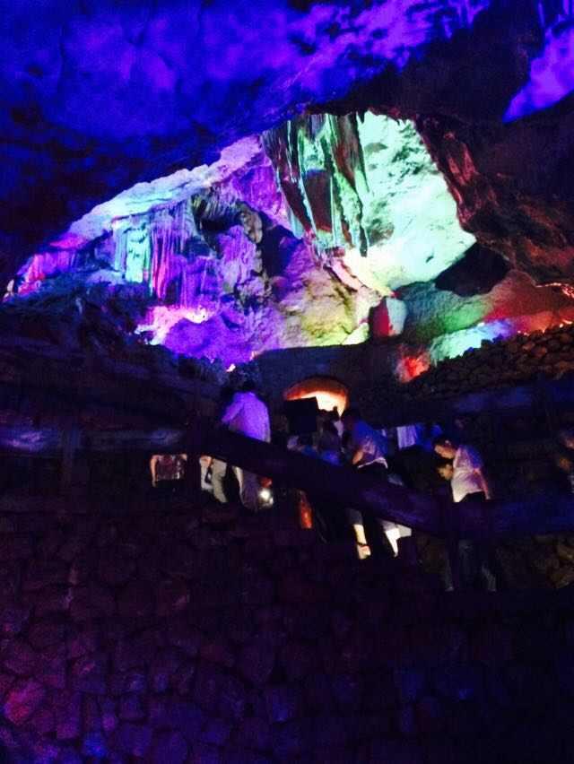 废弃洞穴逃生