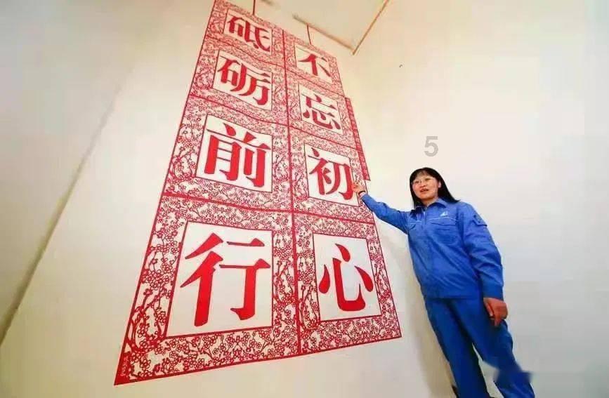 动漫少女DIY冰淇淋