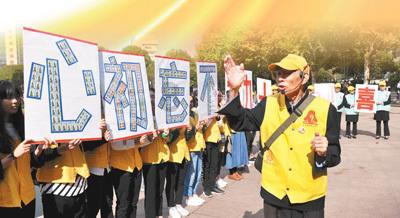 这场国风民乐音乐会举办 演奏者身着汉服演绎唯美曲目