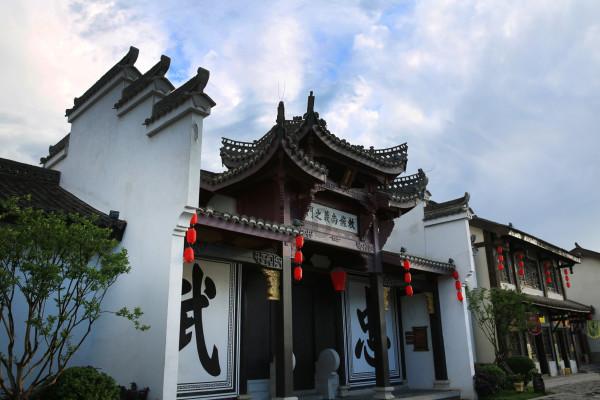 电梯底坑有积水仍继续使用，泉州一公司被罚4万元